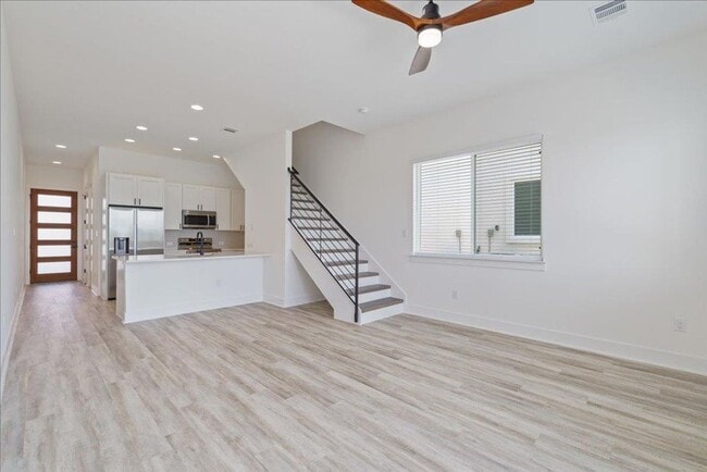 Building Photo - MIDTERM LEASE ACCEPTABLE!!