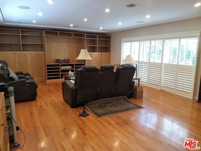 Building Photo - 7720 Cowan Ave