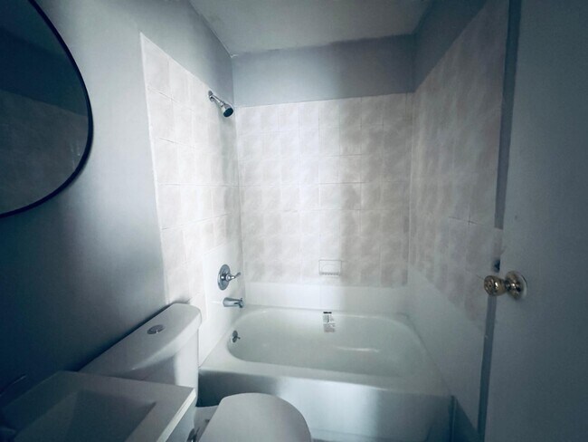 Building Photo - 66 Tuers Ave