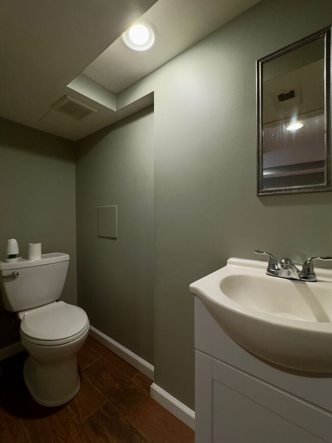 Building Photo - Beautiful Two-Bedroom Parkville Townhome w...