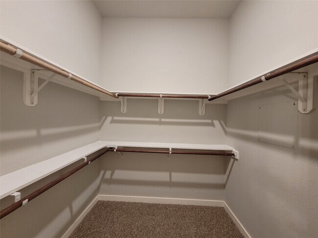 Building Photo - 210 Oakcrest Rd