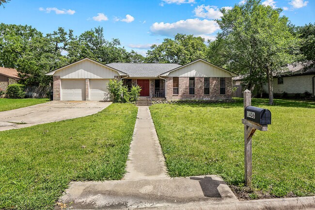 Building Photo - 1406 Angelina Cir