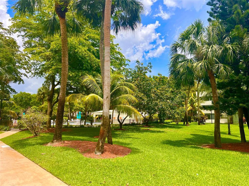 Building Photo - 5155 E Sabal Palm Blvd