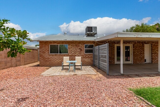 Building Photo - COMING SOON! Beautifully Remodeled 3 bedro...