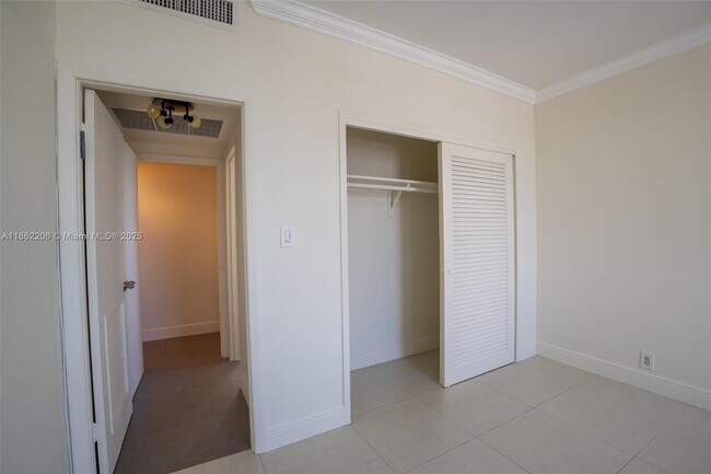 Building Photo - 4747 Collins Ave