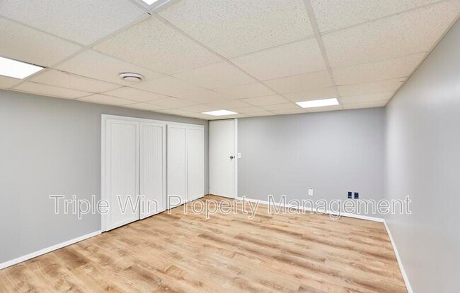 Building Photo - 1405 Willowbrook Dr