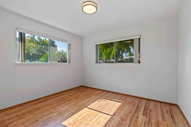 Building Photo - 2825 Westchester Ln