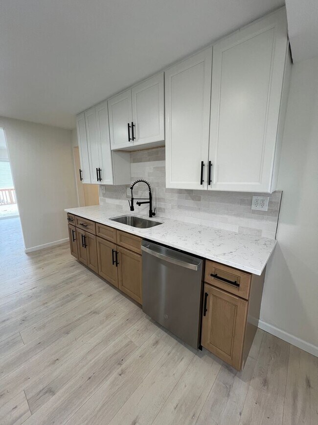 Building Photo - 1120 Gilbert Ave