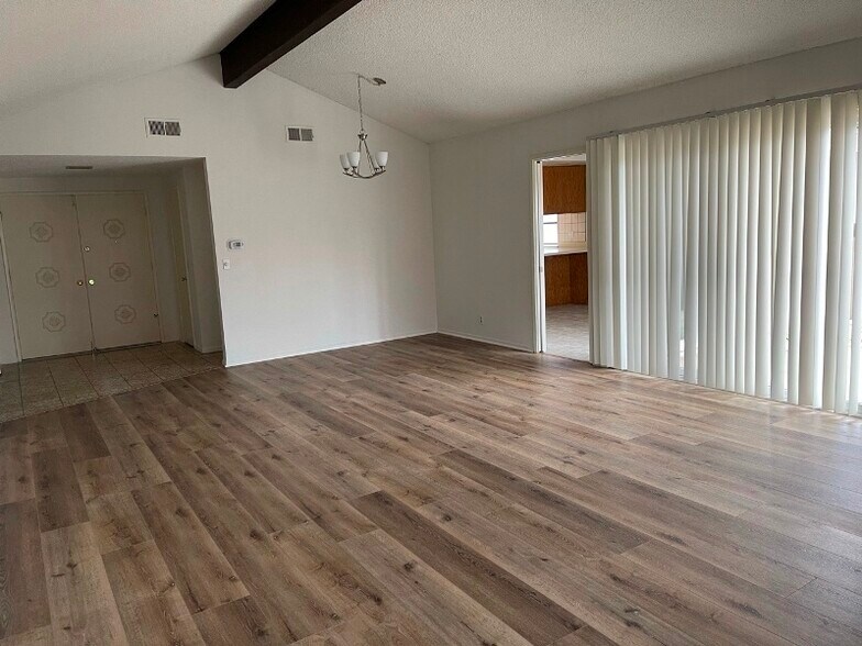 Building Photo - 22913 Juniper Ave