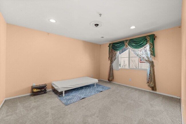 Building Photo - Beautiful 2 Story Home