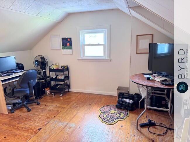 Building Photo - 1715 Elmsmere Ave