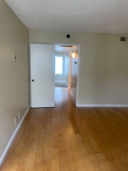 Building Photo - 5045 Maytime Ln