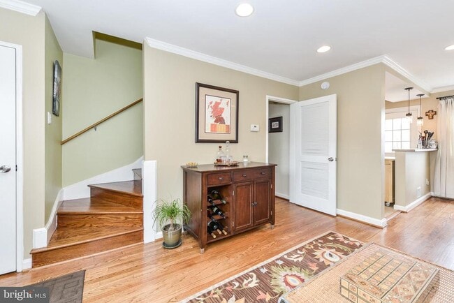 Building Photo - 629 S Henry St