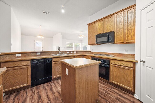 Building Photo - 9880 Wyndbrook Dr