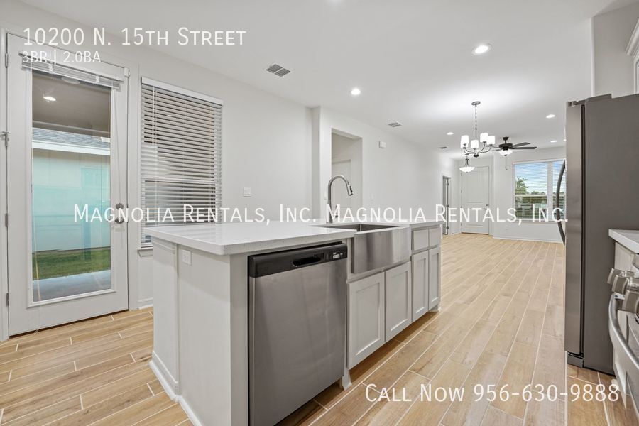 Building Photo - 10200 N 15th St