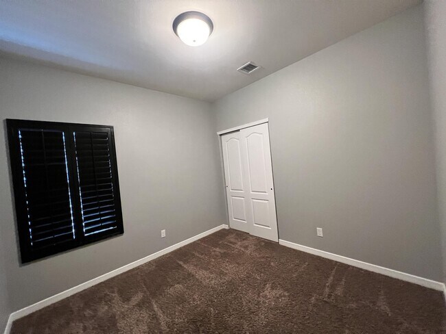 Building Photo - 3226 Hanoverian