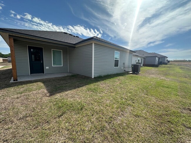 Building Photo - *Newly Built* 3 Bed 2 Bath 2 Car Garage