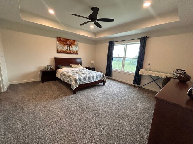Building Photo - Stunning 5 Bed, 3.5 Bath Luxury Home for R...
