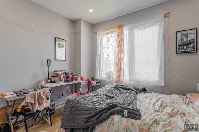 Primary Photo - 3 bedroom in Queens NY 11102