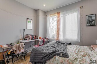 Building Photo - 3 bedroom in Queens NY 11102