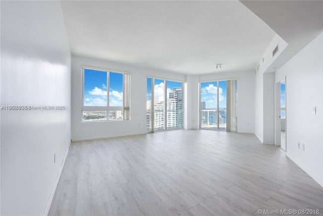 Building Photo - 1900 N Bayshore Dr