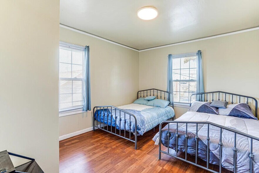 Building Photo - 1218 84th Ave