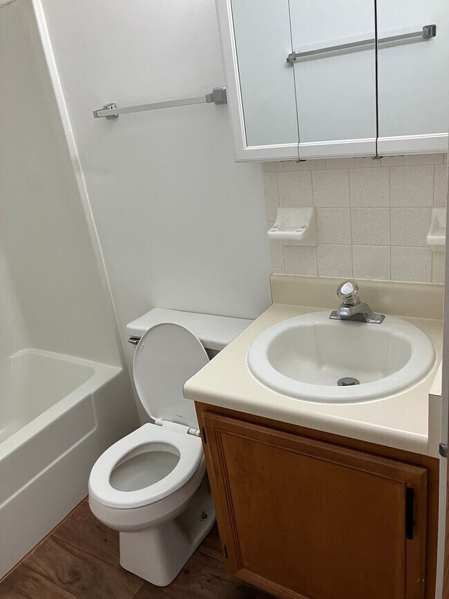 Building Photo - Spacious 2-Bedroom Living in a Quiet Community!