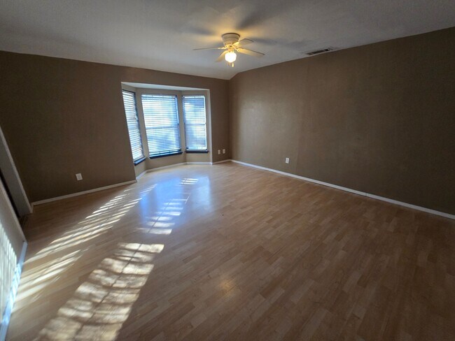 Building Photo - 1307 Gidding St