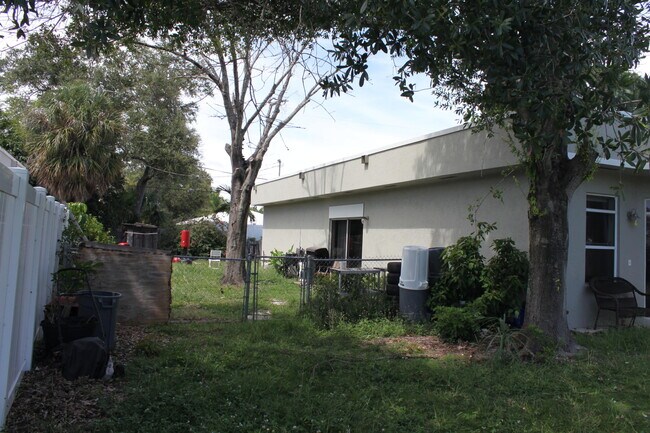 Building Photo - 673 Ipswich St
