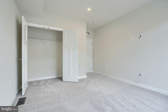 Building Photo - 10720 Presidential Pkwy
