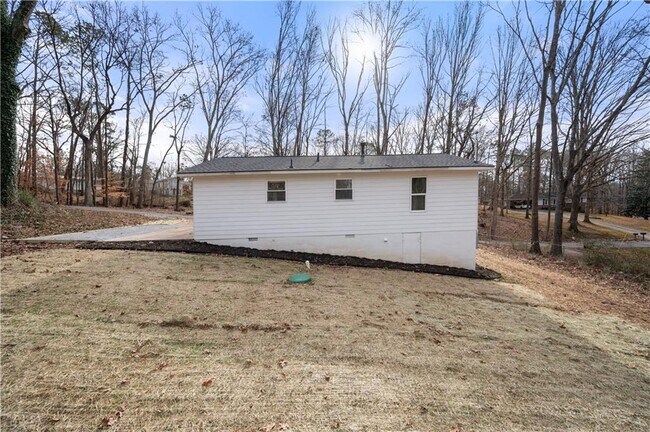 Building Photo - 150 Sweetwater St