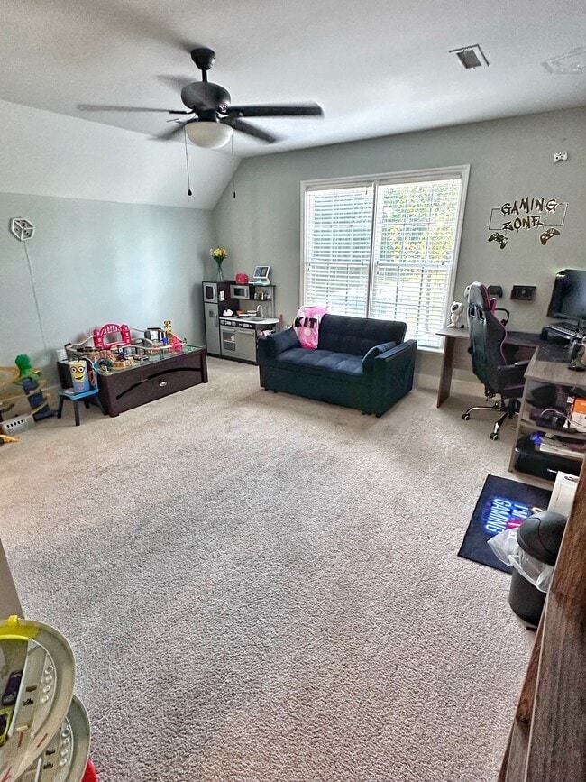 Building Photo - 304 Chisholm Trail