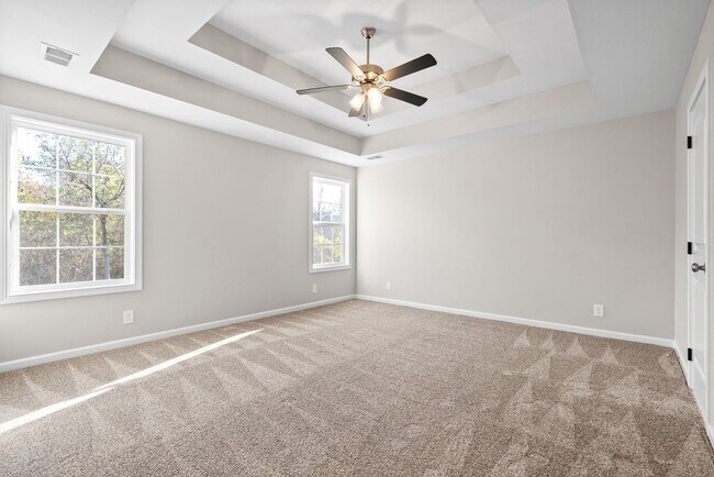 Building Photo - Pet Friendly Three Bedroom!