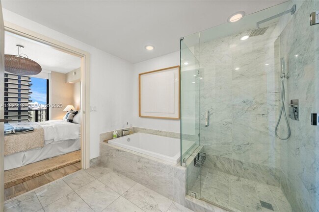 Building Photo - 801 S Miami Ave