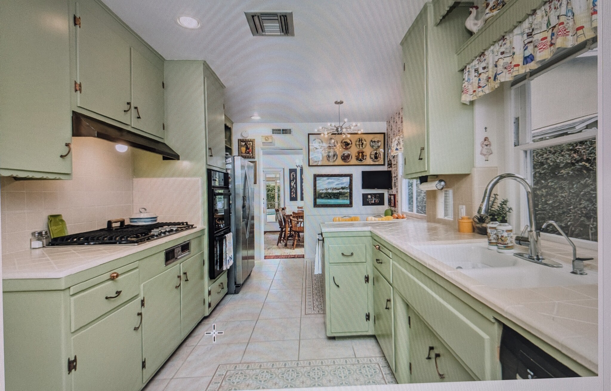 Kitchen - 6029 Greenbush Ave
