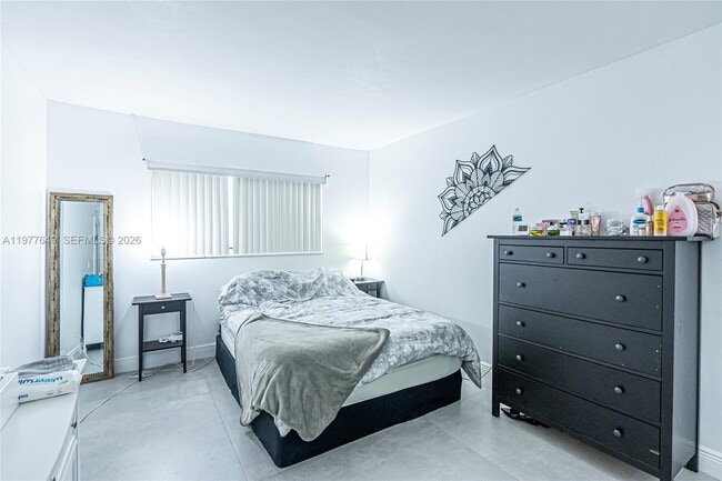 Building Photo - 1425 Arthur St