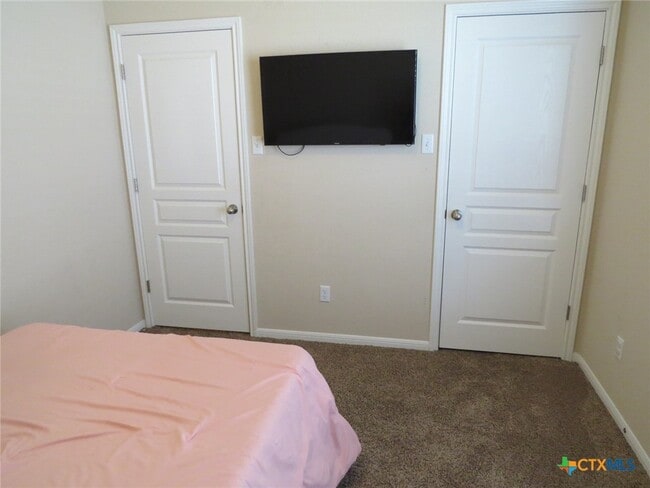 Building Photo - 5623 Blackstone Dr