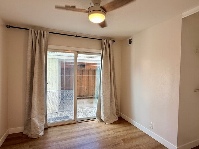 Building Photo - 5403 Vauxhall Cir