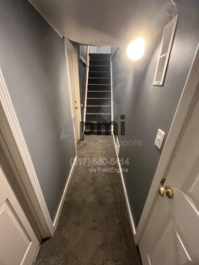 Building Photo - 1425 W Washington St