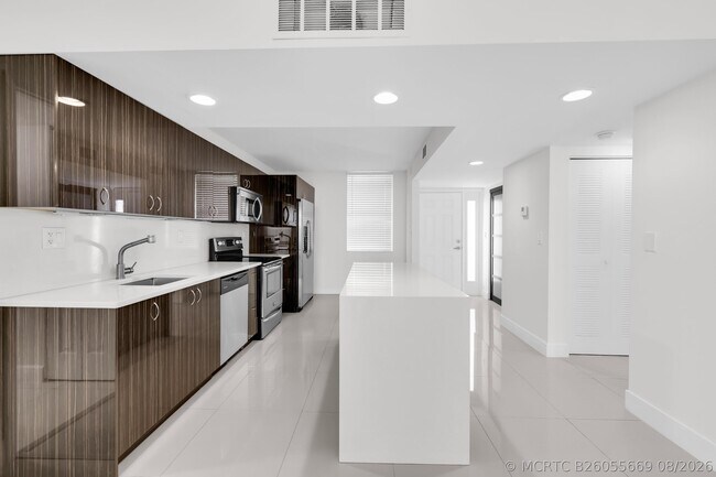 Building Photo - 2768 Carambola Cir S