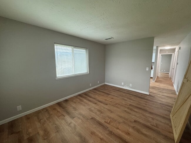 Building Photo - 610 Bremer Dr