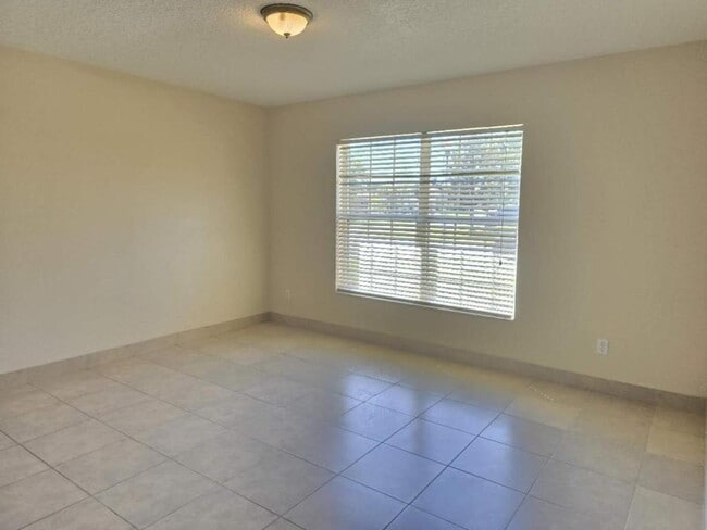 Building Photo - 618 Windrose Dr