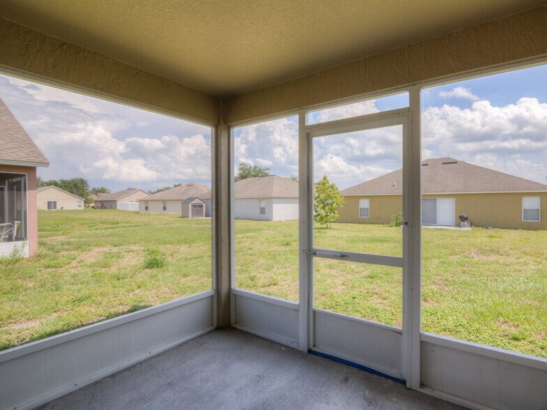 Building Photo - 4612 Woodford Dr