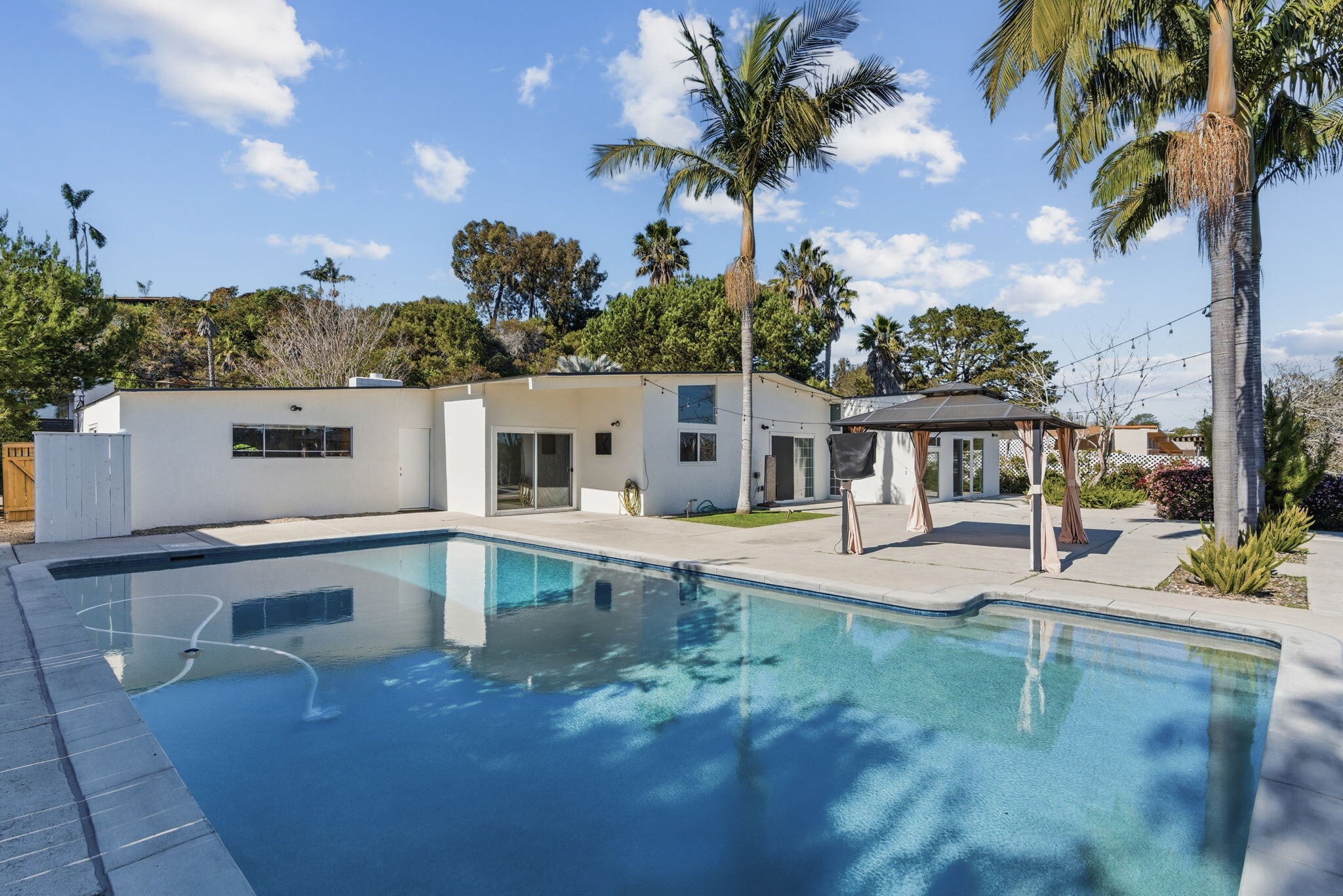 Building Photo - 8335 Sugarman Dr