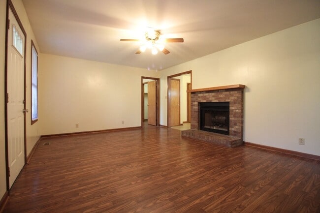 Building Photo - 205 Farmer Rd