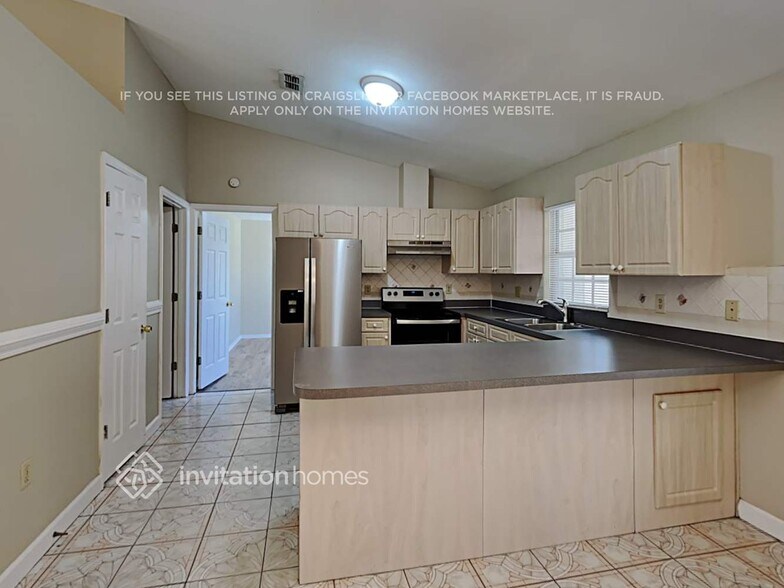 Building Photo - 5850 Lake Grove Dr