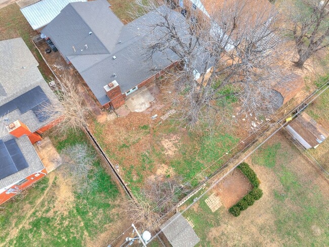 Building Photo - Updated Home + 3 bedrooms + Del City