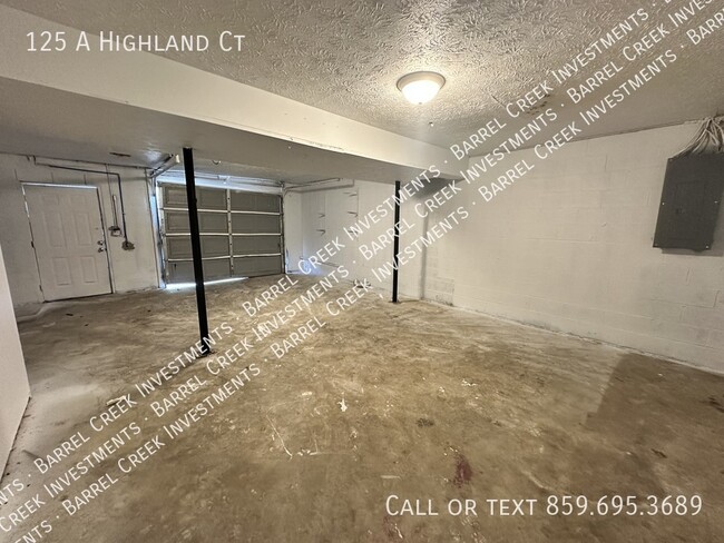 Building Photo - 2-Bed 1-Bath Townhome + Garage