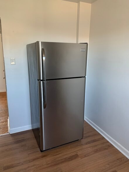 Building Photo - 104 Chester Ave