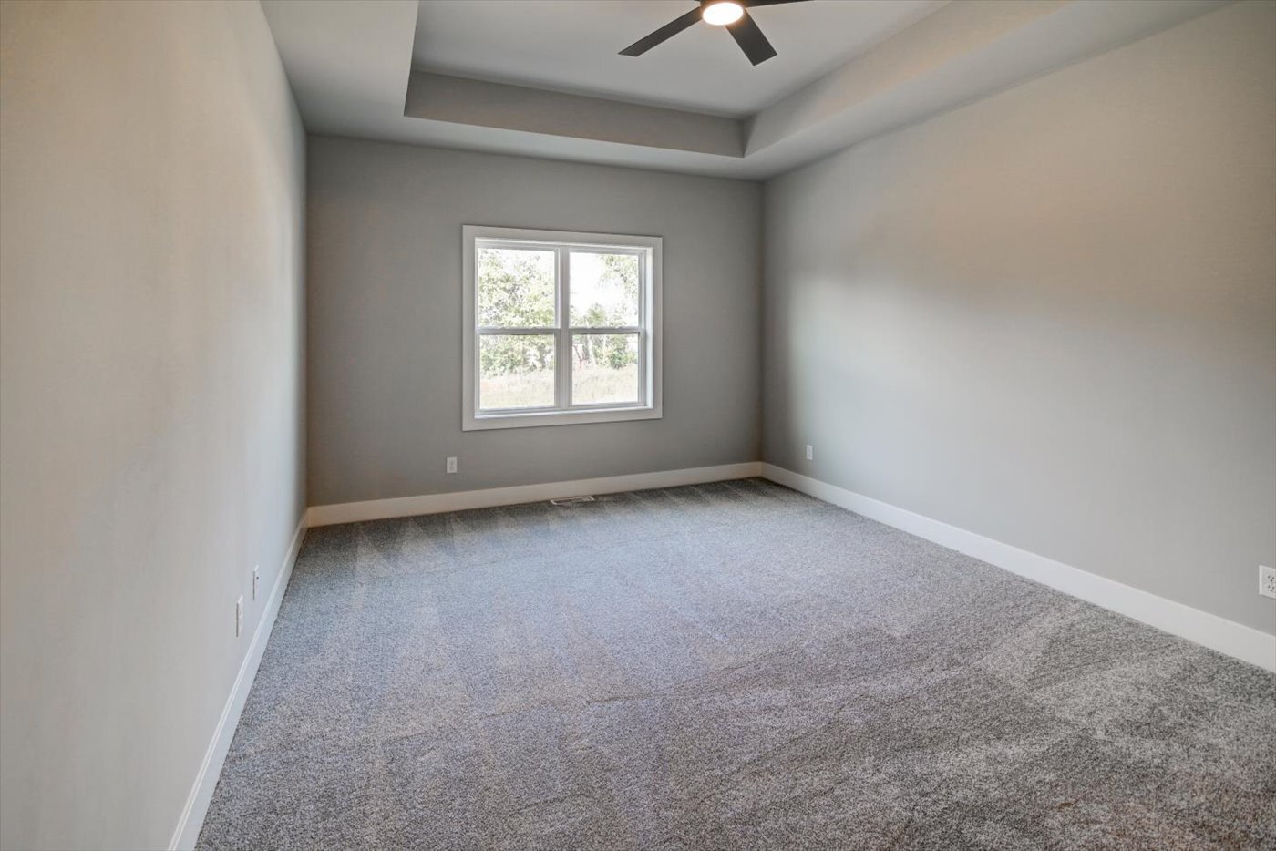 Building Photo - 2949 Blue Grass Dr